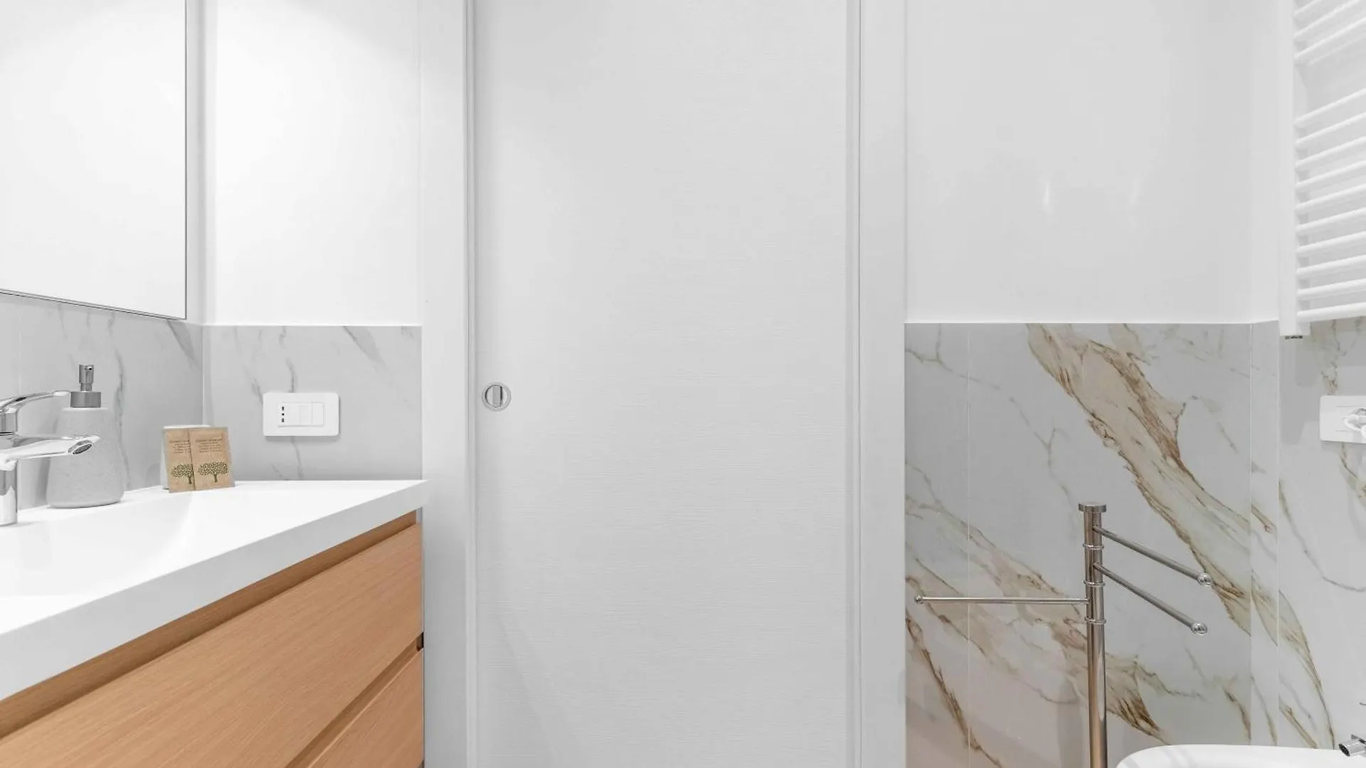 Vitruvio Palace - La Vista Apartments Милан 0*,  Италия