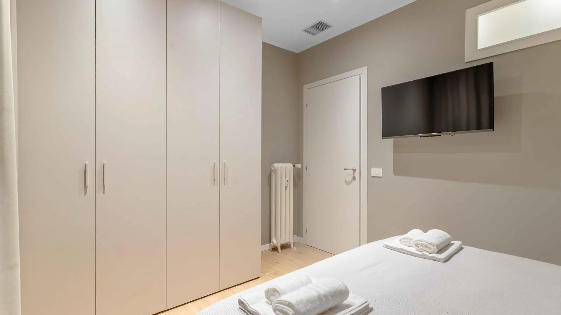 Vitruvio Palace - La Vista Apartments Milánó